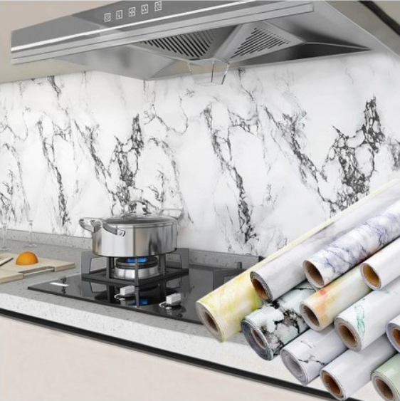 Folie autoadezivă cu imitație de marmură 60 × 300 cm – renovare rapidă și elegantă